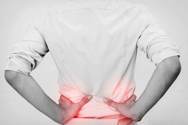 Los adultos pueden experimentar síntomas frecuentes de acidez estomacal debido a una hernia diafragmática
