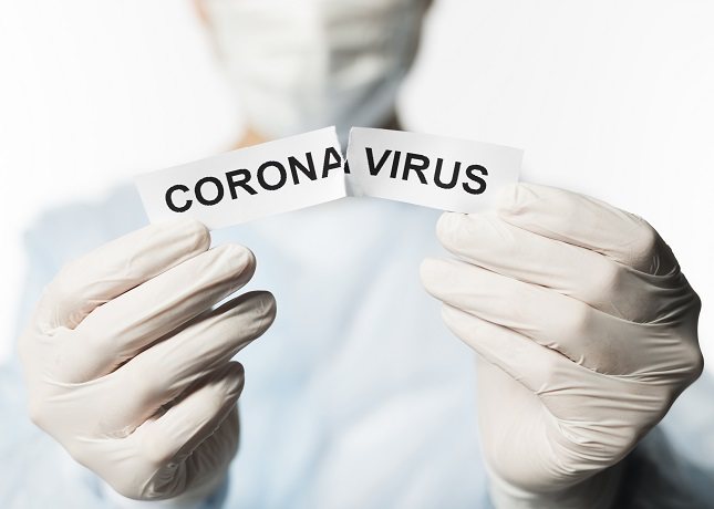 Este tipo de coronavirus se va a transmitir a través de las gotas que se expulsan por la nariz y por la boca y por contacto físico