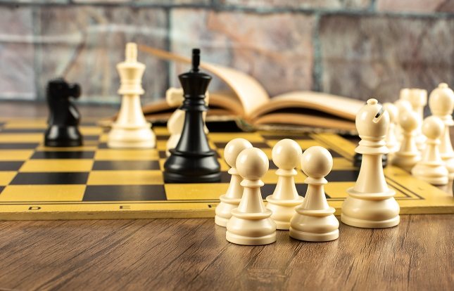 Practicar un deporte como el ajedrez aporta numerosos beneficios para la salud