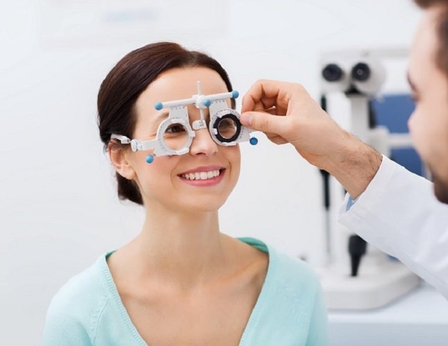 Una gran parte de la población apenas acude al oftalmólogo para revisarse su vista 