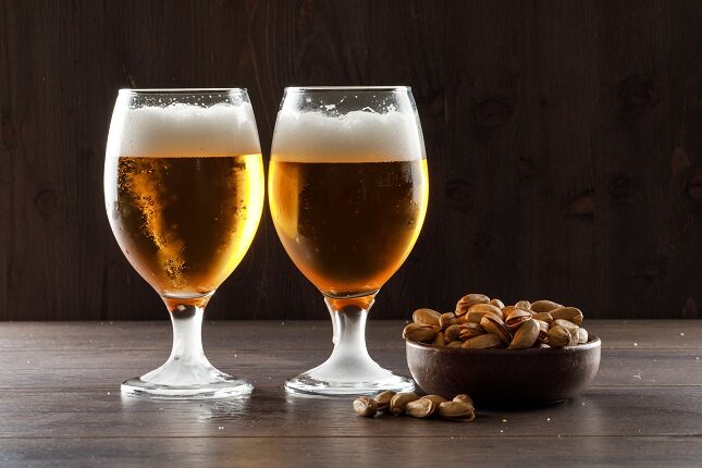 El consumo de cerveza no es aconsejable debido a que contiene algo de alcohol
