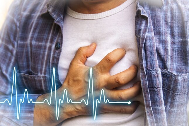 En el caso de sufrir un infarto la persona suele tener un fuerte dolor en el pecho