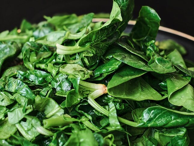 Spinach is a food that contains a good amount of antioxidants 