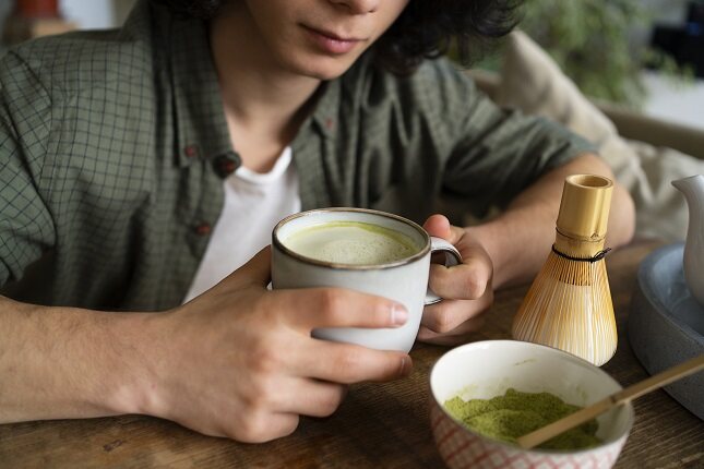     The biggest downside to matcha tea is that it contains high levels of caffeine.