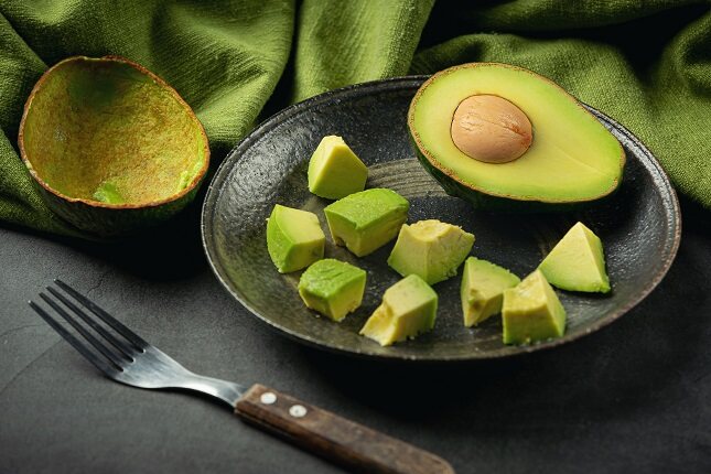 The unsaturated fatty acids in avocado help lower cholesterol 