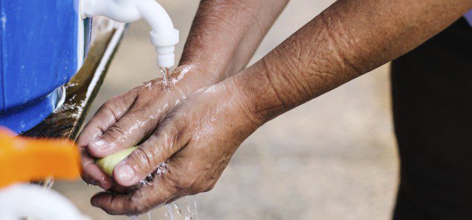 EL lavado de manos evita la propagación del virus