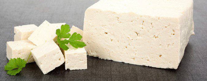 El tofu es otra manera de aportar las isoflavonas de la soja a nuestra dieta tras la menopausia