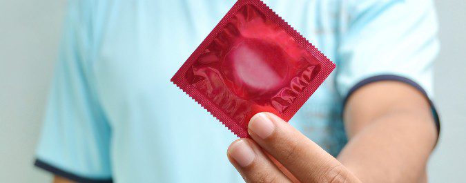 Utiliza siempre preservativo para le penetracion y sexo oral masculino o cuadrantes de film para sexo oral femenino