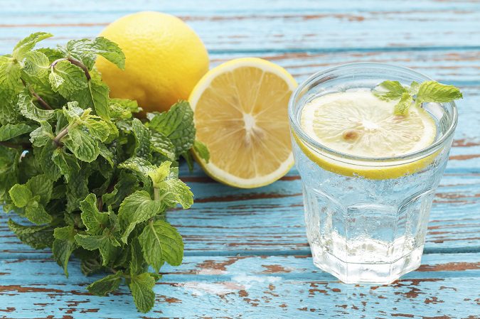 El agua con limón es beneficioso para tu salud