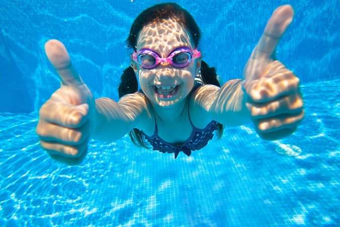 La natación es un deporte perfect para los más pequeños