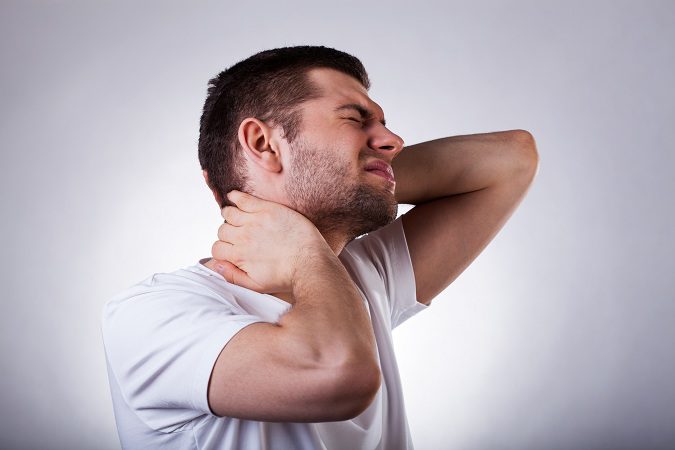 El dolor de cuello es conocido como tortícolis por la mayoría de la gente