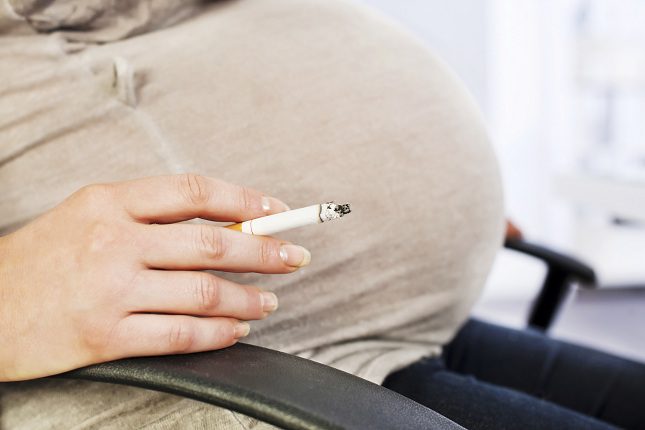 Una mujer embarazada no debe estar expuesta al humo  del tabaco