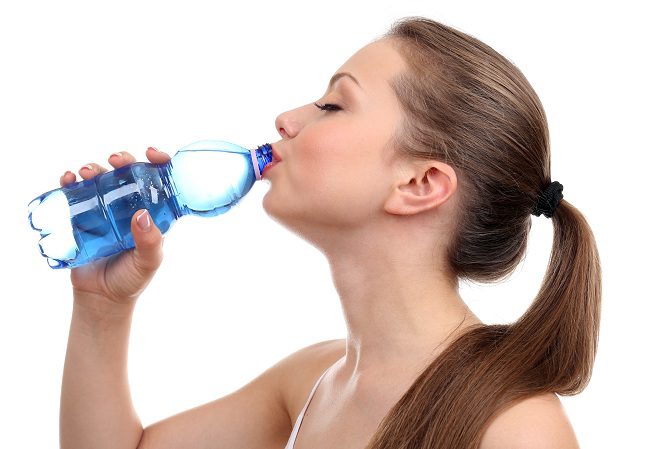 Beber agua frecuentemente estimula que las glándulas  de la boca 
