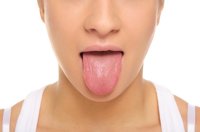 Un cuerpo sano se ve en una lengua de color rosado