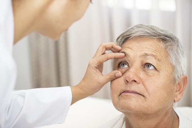  Hay desprendimientos de retina producidos por una degeneración natural de los ojos