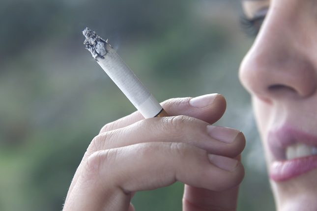 Hay muchas personas que fuman porque creen que este hábito les ayuda a mejorar la concentración