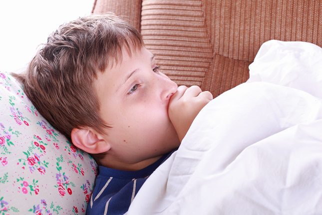 Si tu hijo está en la cama con la nariz tapada es probable que duerma bien únicamente por unas horas