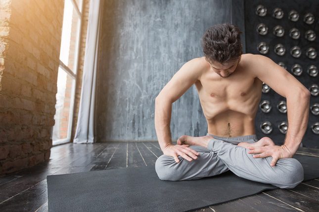 Los ejercicios hipopresivos se llevan a cabo a través de la contracción de los músculos del abdomen