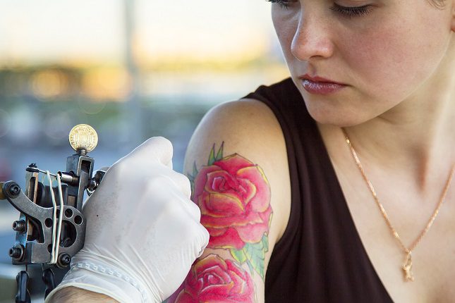 Durante un periodo de diez o quince días, el tatuaje será como una herida que habrá que tratar y cuidar de manera diaria.