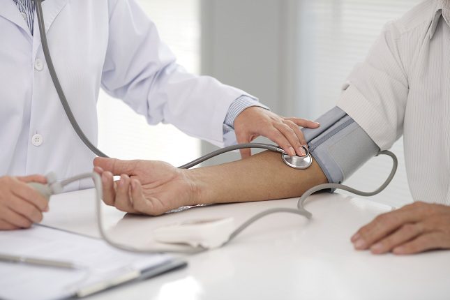 Para tener una buena presión arterial, la presión sistólica no deberá superar los 120 mm y la diastólica deberá estar por debajo de los 90 mm