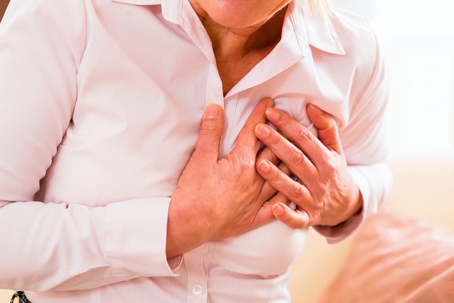 El síntoma más claro y habitual del infarto es un fuerte dolor en la zona del tórax