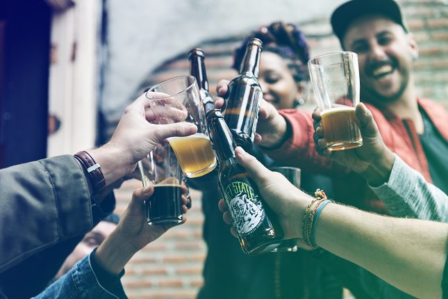 La mayoría de las personas beben alcohol porque les gusta los efectos psicológicos que les producen a corto plazo