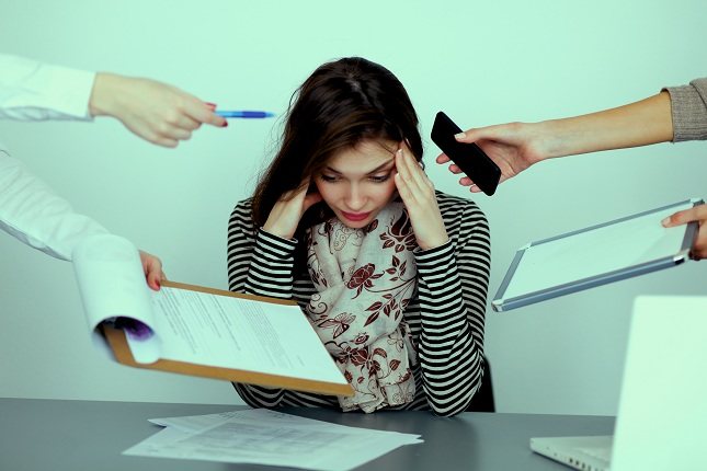 Necesitas dejar de ser una víctima del estrés laboral y comenzar a controlar el estrés en tu trabajo