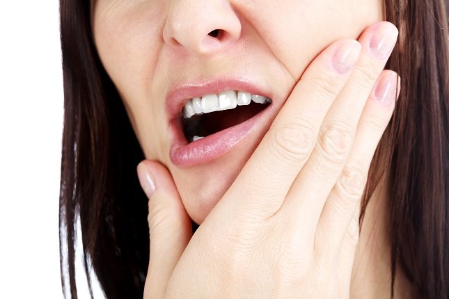 Para diagnosticar si realmente padeces de un absceso en la encía, el dentista realizará unas pruebas muy básicas