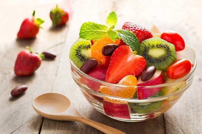 Las frutas que aportan un menor valor calórico están compuestas principalmente de agua y suelen ser aquellas denominadas como 'frutas de verano'