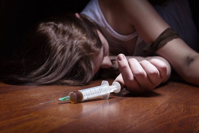 Una persona que ha tomado una sobredosis puede perder el conocimiento, vomitar o confundirse