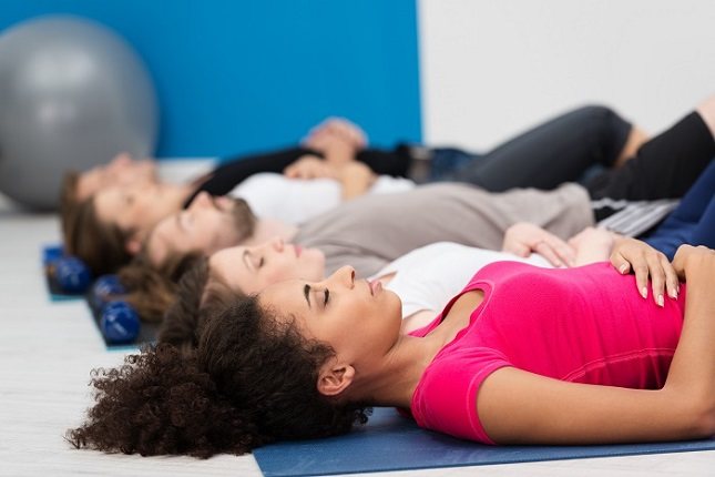El dolor posterior al yoga pasará y, cuanto más practiques, mejor se sentirá tu cuerpo