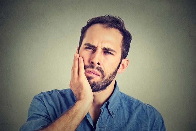 El síntoma más claro del absceso dental es el fuerte dolor que va a causar dicha infección