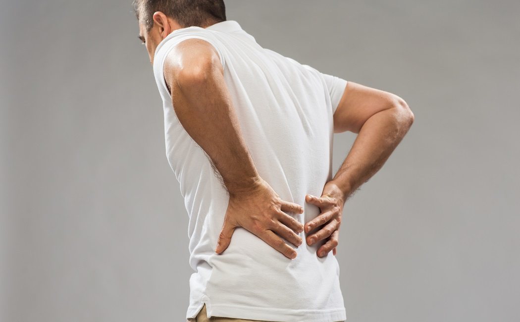 ¿Es bueno mantener reposo si te duele la espalda?