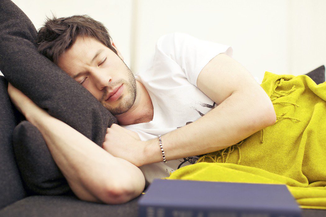 6 grandes beneficios de dormir la siesta
