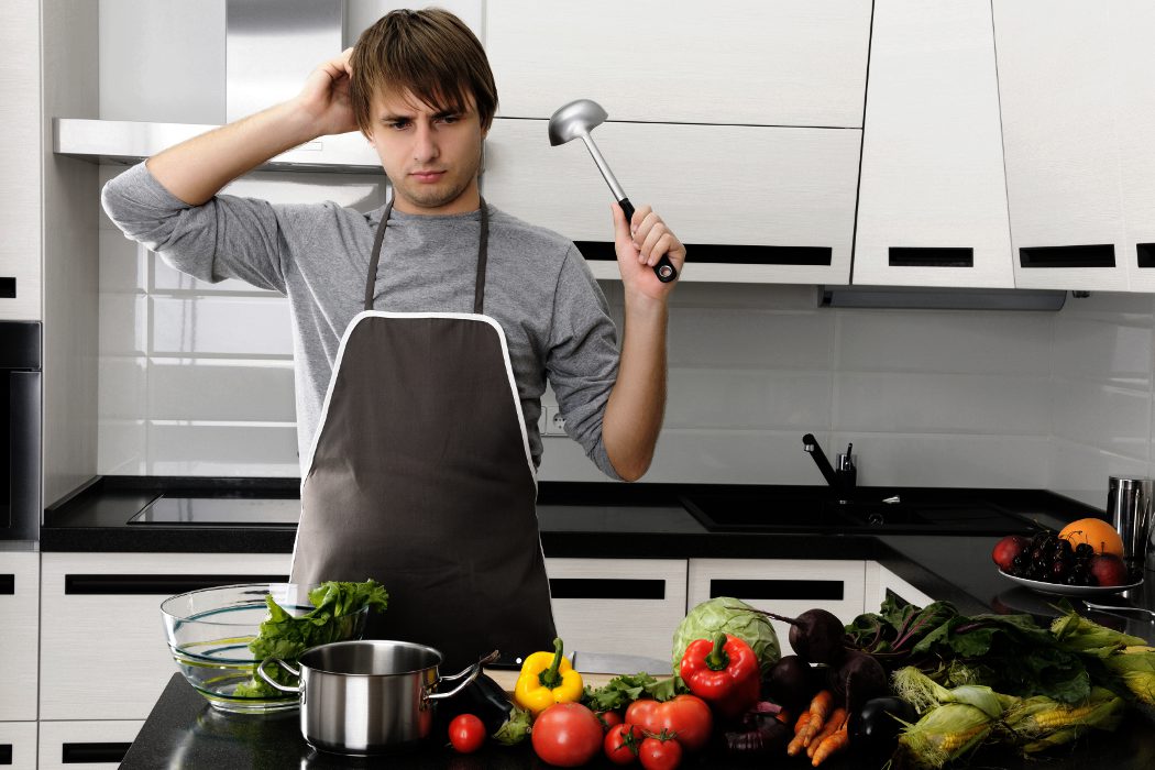 Contaminación cruzada de alimentos en casa, ¿cómo debemos organizar la cocina?