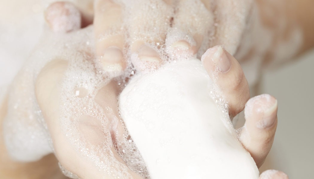 ¿Cada cuánto es sano lavarse con jabón?