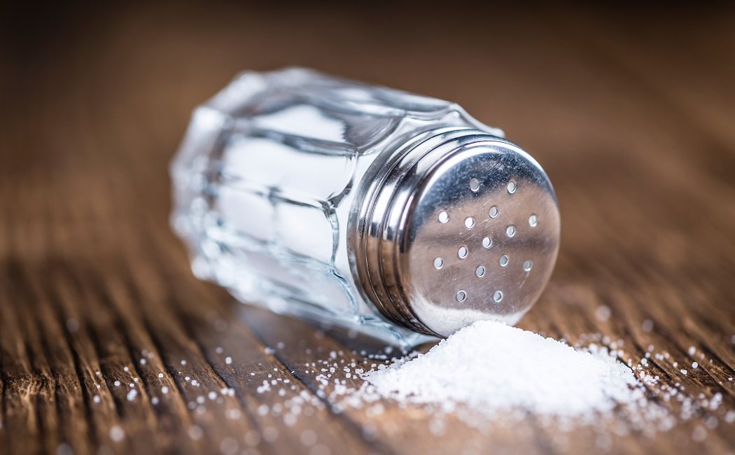 Qué le pasa a tu cuerpo cuando tomas demasiada sal