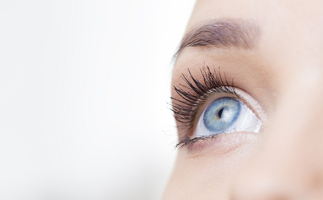 ¿Qué color de ojos tiene más riesgo de cataratas?