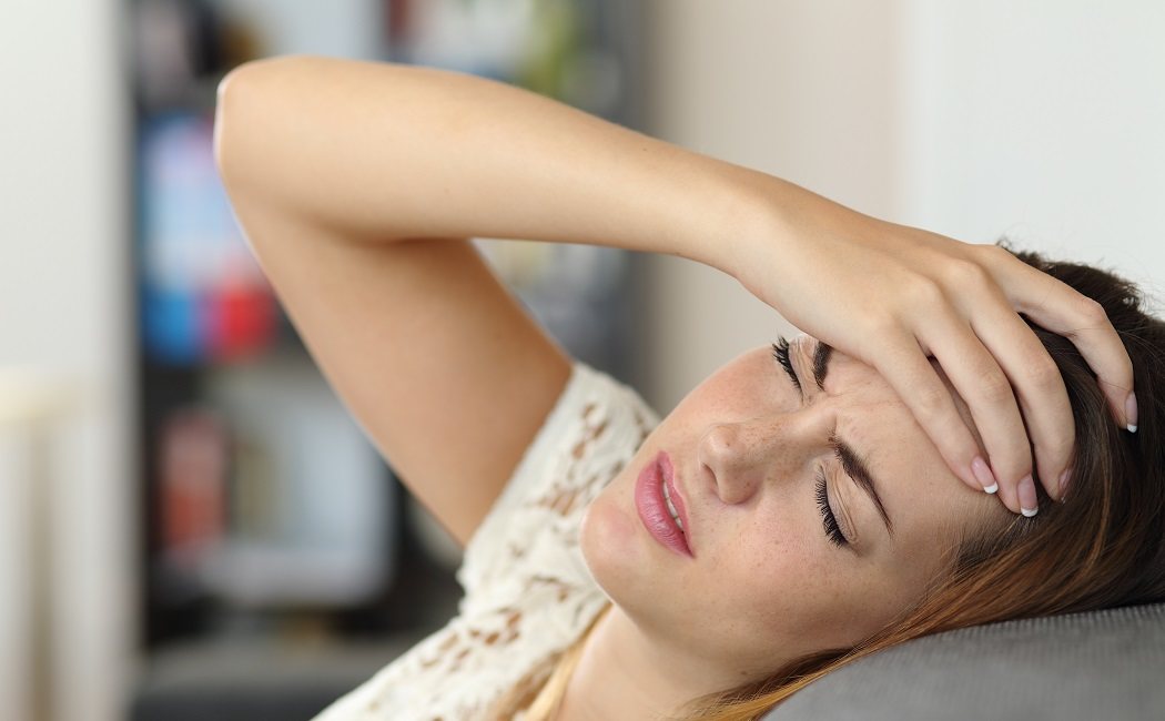 Cómo es un dolor de cabeza crónico por tensión diaria