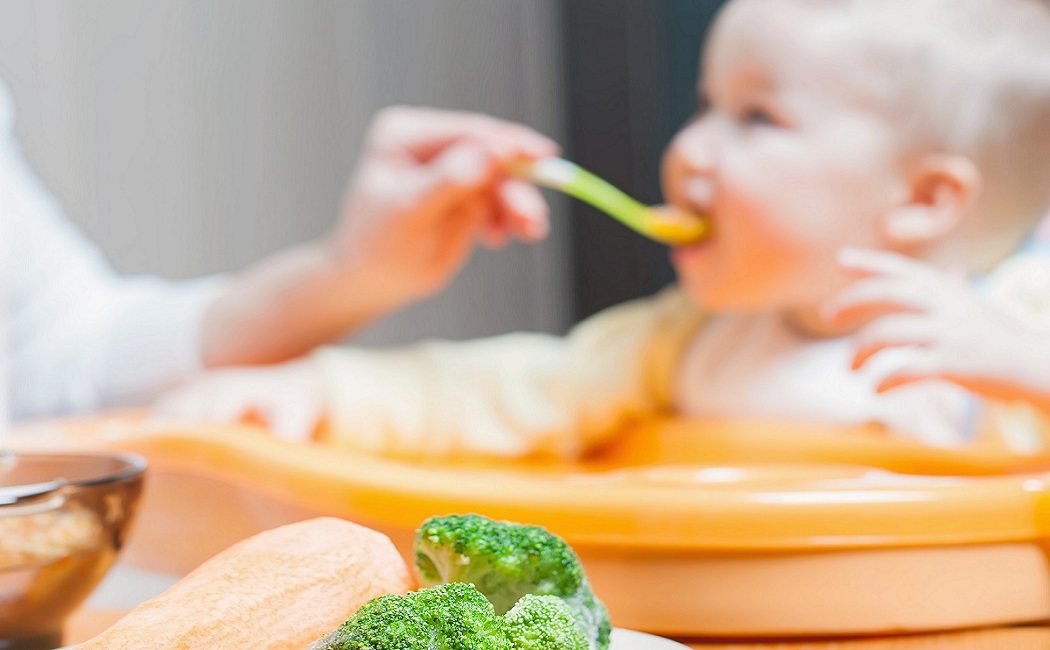 ¿Las tos de tu hijo empeora mientras come?