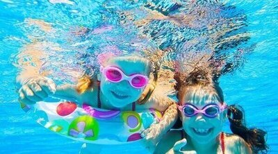 ¿El cloro de las piscinas causa alergia en la piel?
