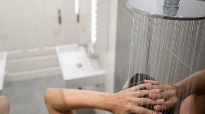 Un baño caliente te ayudará a reducir las migrañas