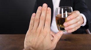 5 preguntas que no tienes que hacerle a alguien que está dejando el alcohol